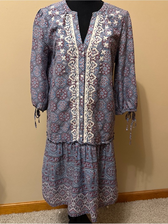 Sundance Dresses & Skirts - Sundance Blue and Cream Geometric Midi Dress